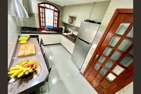 Casa para alugar com 240m², 3 quartos e 2 vagasCozinha