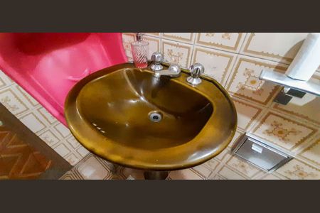 Casa à venda com 137m², 3 quartos e 2 vagasCasa 1 - Banheiro Social