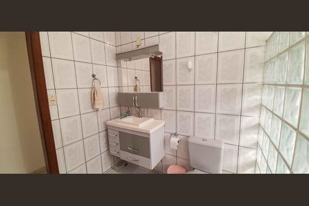 Casa à venda com 137m², 3 quartos e 2 vagasCasa 1 - Banheiro do Quarto