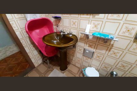 Casa à venda com 137m², 3 quartos e 2 vagasCasa 1 - Banheiro Social