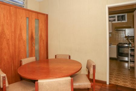 Casa à venda com 250m², 6 quartos e 2 vagas Casa à venda com 250m², 6 quartos e 2 vagasSala de Almoço