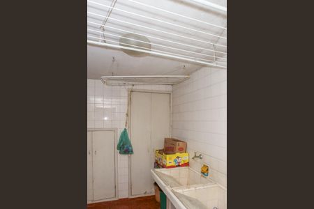 Casa à venda com 250m², 6 quartos e 2 vagas Casa à venda com 250m², 6 quartos e 2 vagasÁrea de Serviço