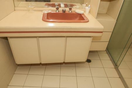 Casa à venda com 250m², 6 quartos e 2 vagas Casa à venda com 250m², 6 quartos e 2 vagasBanheiro da Suíte 2