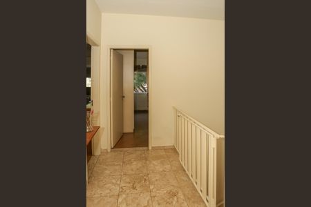 Casa à venda com 250m², 6 quartos e 2 vagas Casa à venda com 250m², 6 quartos e 2 vagasSegundo Andar