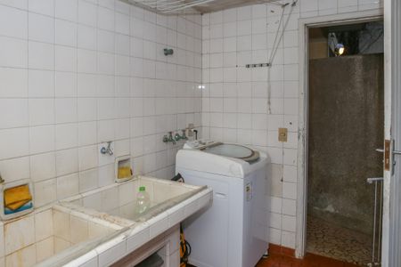 Casa à venda com 250m², 6 quartos e 2 vagas Casa à venda com 250m², 6 quartos e 2 vagasÁrea de Serviço