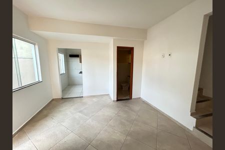 Sala de casa para alugar com 3 quartos, 80m² em Bento Ribeiro, Rio de Janeiro