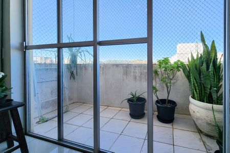 Apartamento à venda com 61m², 2 quartos e 1 vaga Apartamento à venda com 61m², 2 quartos e 1 vagaVaranda