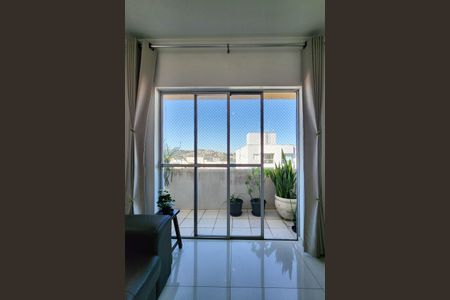 Apartamento à venda com 61m², 2 quartos e 1 vaga Apartamento à venda com 61m², 2 quartos e 1 vagaVaranda