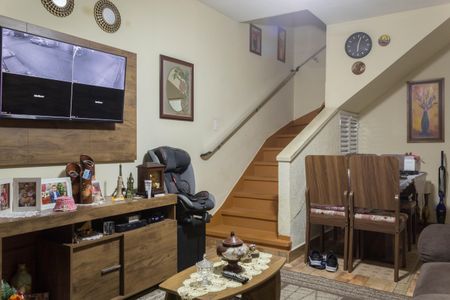 Casa à venda com 61m², 2 quartos e 2 vagasSala