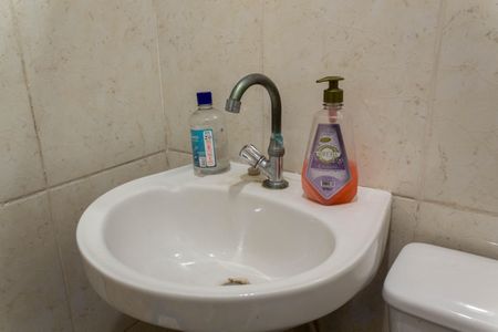 Casa à venda com 61m², 2 quartos e 2 vagasBanheiro de Serviço