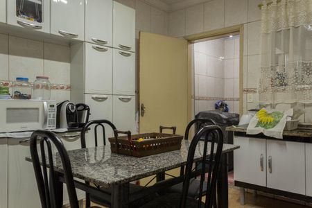 Casa à venda com 61m², 2 quartos e 2 vagasCozinha