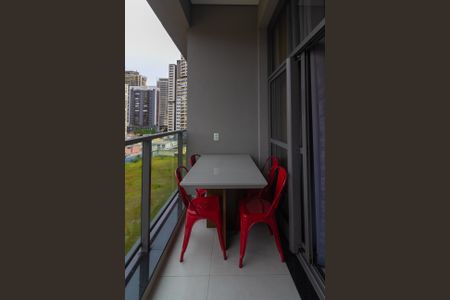 Studio à venda com 28m², 1 quarto e sem vaga Studio à venda com 28m², 1 quarto e sem vagaVaranda do Studio