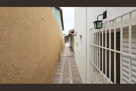 Casa à venda com 172m², 2 quartos e 2 vagas Casa à venda com 172m², 2 quartos e 2 vagasCorredor externo