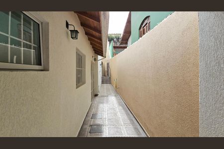 Casa à venda com 172m², 2 quartos e 2 vagas Casa à venda com 172m², 2 quartos e 2 vagasCorredor externo