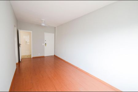 Apartamento à venda com 75m², 2 quartos e 1 vagaSala