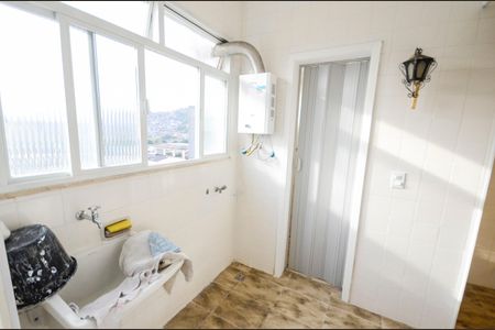 Apartamento à venda com 75m², 2 quartos e 1 vagaÁrea de Serviço