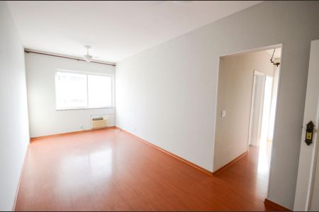 Apartamento à venda com 75m², 2 quartos e 1 vagaSala