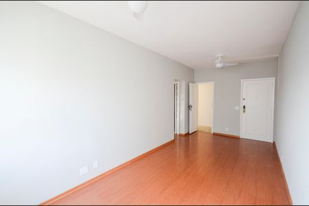 Apartamento à venda com 75m², 2 quartos e 1 vagaSala