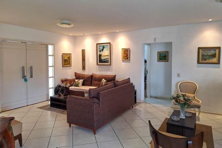 Casa de condomínio à venda com 483m², 7 quartos e 4 vagasSala