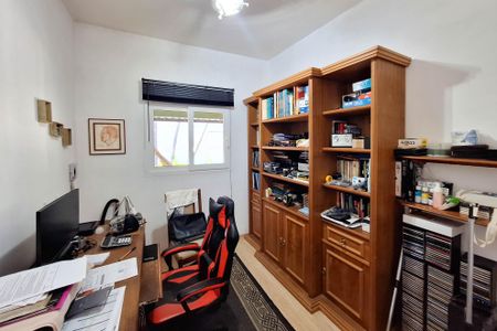 Casa de condomínio à venda com 483m², 7 quartos e 4 vagasEscritório