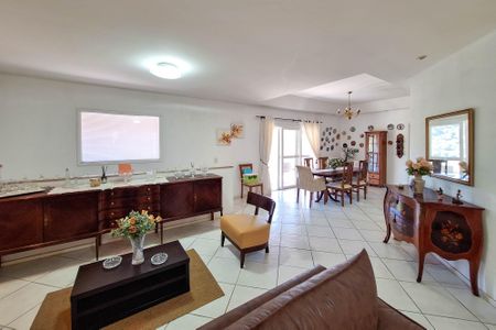 Casa de condomínio à venda com 483m², 7 quartos e 4 vagasSala