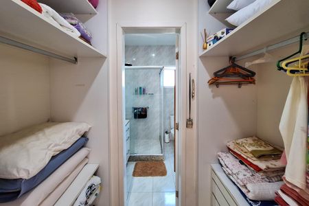 Casa de condomínio à venda com 483m², 7 quartos e 4 vagasCloset da suíte 3