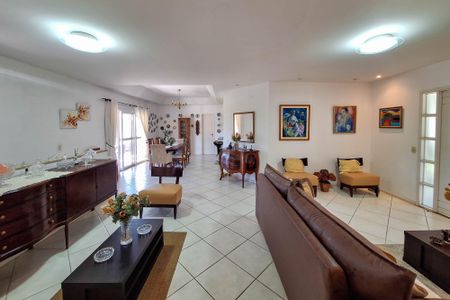 Casa de condomínio à venda com 483m², 7 quartos e 4 vagasSala