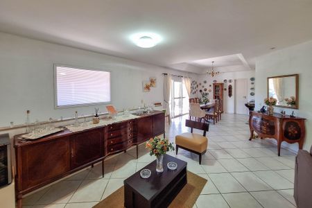 Casa de condomínio à venda com 483m², 7 quartos e 4 vagasSala