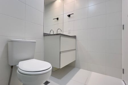 Apartamento para alugar com 58m², 2 quartos e 1 vaga Apartamento para alugar com 58m², 2 quartos e 1 vagaBanheiro da Suíte