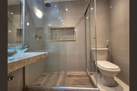 Casa de condomínio à venda com 180m², 3 quartos e 4 vagasBanheiro da Suíte 1