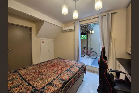 Casa de condomínio à venda com 180m², 3 quartos e 4 vagasSuíte 1