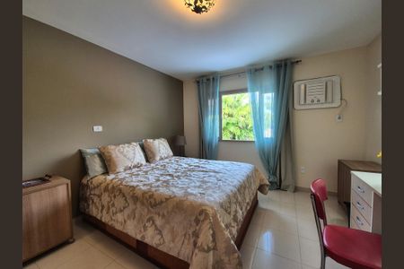 Casa de condomínio à venda com 180m², 3 quartos e 4 vagasSuíte 3