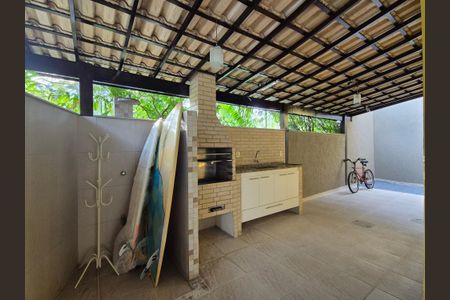 Casa de condomínio à venda com 180m², 3 quartos e 4 vagasÁrea externa