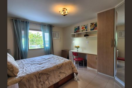 Casa de condomínio à venda com 180m², 3 quartos e 4 vagasSuíte 3