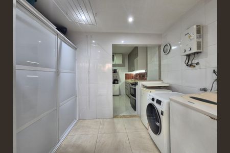 Casa de condomínio à venda com 180m², 3 quartos e 4 vagasÁrea de Serviço