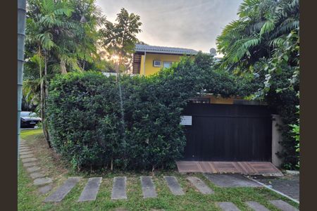 Casa de condomínio à venda com 180m², 3 quartos e 4 vagasFachada