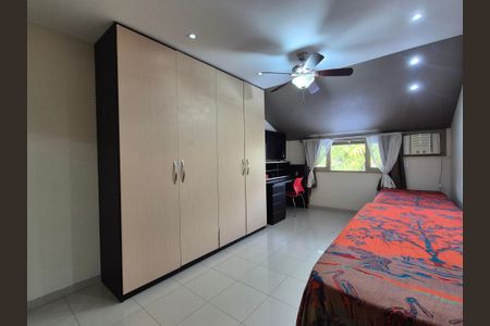 Casa de condomínio à venda com 180m², 3 quartos e 4 vagasSuíte 2