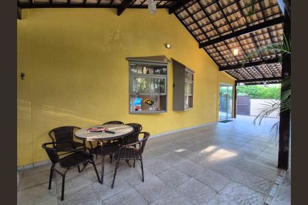 Casa de condomínio à venda com 180m², 3 quartos e 4 vagasÁrea externa