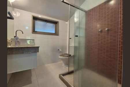 Casa de condomínio à venda com 180m², 3 quartos e 4 vagasBanheiro da Suíte 2