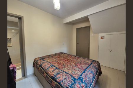 Casa de condomínio à venda com 180m², 3 quartos e 4 vagasSuíte 1