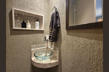 Casa de condomínio à venda com 180m², 3 quartos e 4 vagasLavabo