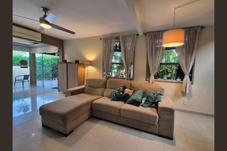 Casa de condomínio à venda com 180m², 3 quartos e 4 vagasSala