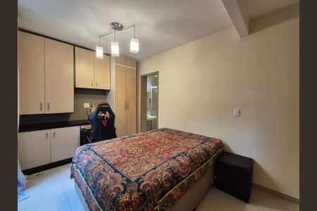 Casa de condomínio à venda com 180m², 3 quartos e 4 vagasSuíte 1