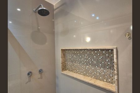 Casa de condomínio à venda com 180m², 3 quartos e 4 vagasBanheiro da Suíte 1