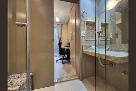 Casa de condomínio à venda com 180m², 3 quartos e 4 vagasBanheiro da Suíte 1