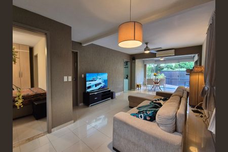 Casa de condomínio à venda com 180m², 3 quartos e 4 vagasSala