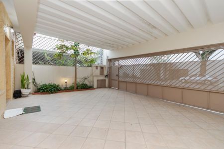 Casa à venda com 170m², 4 quartos e 3 vagas Casa à venda com 170m², 4 quartos e 3 vagasGaragem