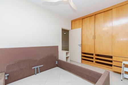 Casa à venda com 170m², 4 quartos e 3 vagas Casa à venda com 170m², 4 quartos e 3 vagasSuíte