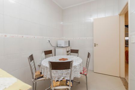 Casa à venda com 170m², 4 quartos e 3 vagas Casa à venda com 170m², 4 quartos e 3 vagasCozinha