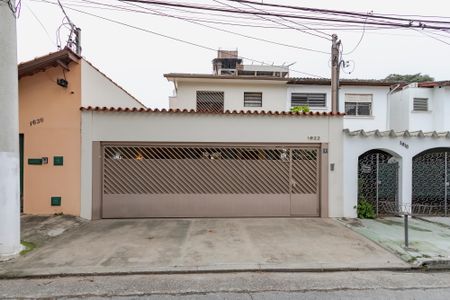 Casa à venda com 170m², 4 quartos e 3 vagas Casa à venda com 170m², 4 quartos e 3 vagasFachada